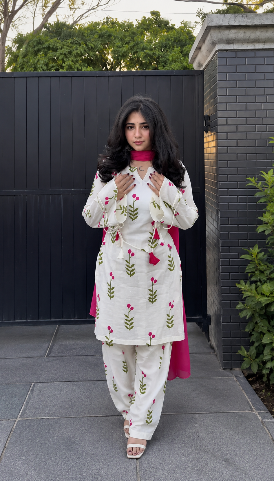 Off-White & Pink Floral Printed Kurta Set | Ethnic Kurta Set – view 1